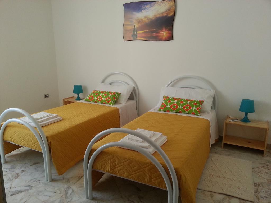 La Via Del Mare - Acireale Centro Storico Apartment Стая снимка