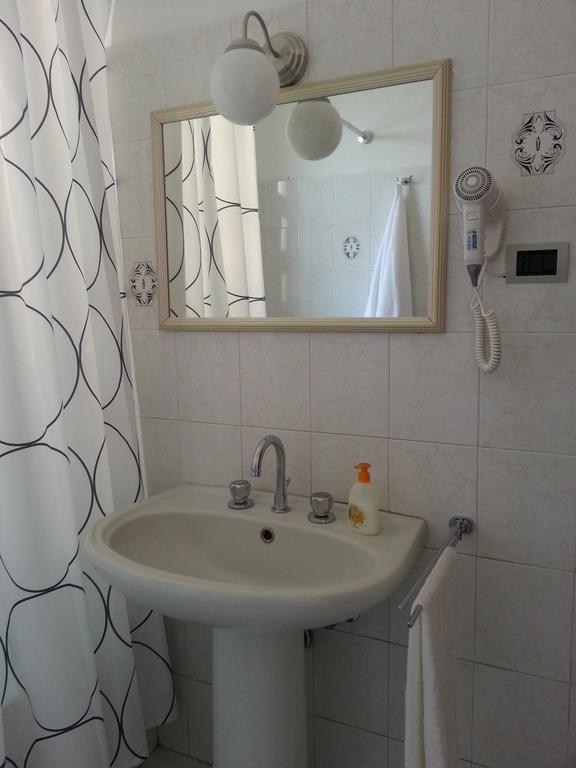 La Via Del Mare - Acireale Centro Storico Apartment Стая снимка